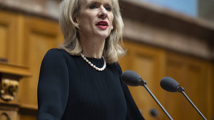 Priska Seiler Graf, SP-ZH, spricht waehrend der Debatte um den sicherheitspolitischen Bericht 2021, waehrend der Fruehlingssession der Eidgenoessischen Raete, am Mittwoch, 9. Maerz 2022, im Nationalrat in Bern. (KEYSTONE/Peter Klaunzer)