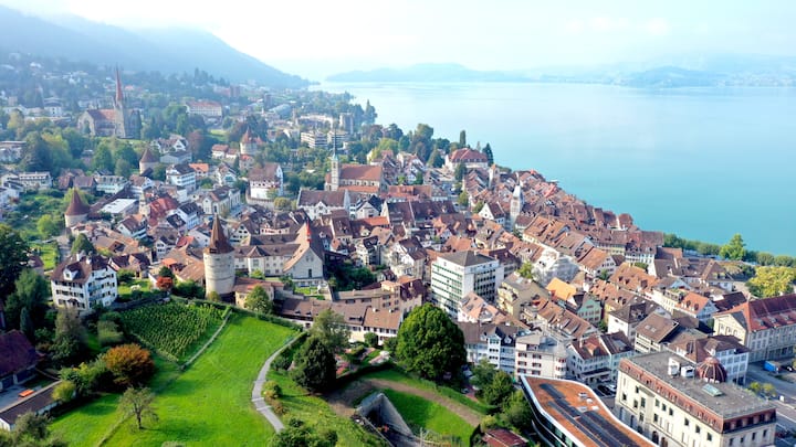 Die Superreichen lassen sich zwar gerne am Zugersee nieder, bevorzugen jedoch andere Orte und Kantone.