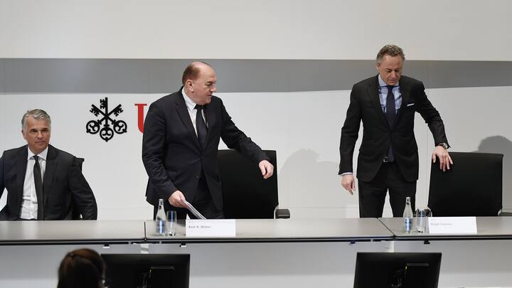 Sergio Ermotti, left, CEO of Swiss Bank UBS, Axel A. Weber, Center, Chairman of the Board of Directors of UBS and Ralph Hamers, right, new CEO of Swiss Bank UBS, during a press conference in Zurich, Switzerland, Thursday, February 20, 2020. Dutchman Ralph Hamers will replace Sergio Ermotti, who is still UBS boss, on November 1, 2020. (KEYSTONE/Walter Bieri)