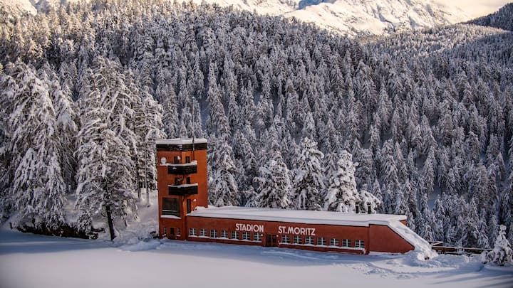 Das Olympia Stadion von 1928 & 1949. Heute  Wohnsitz von Rolf Sachs (Kuenstler & Unternehmer, Besitzer Dracula Club) mit Gast Christian Jott Jenny (Gemeindepraesident St.Moritz)St.Moritz im Dezember 2020 mit viel Neuschnee und in einem Mini Lockdown made in Graubuenden.copyright: fotoswiss.com/giancarlo cattaneo