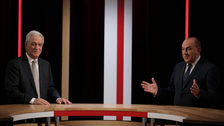 Erster TV-Auftritt seit Corona: Novartis-VR-Präsident Jörg Reinhardt (l.) und sein UBS-Pendant Axel Weber beim BILANZ Business Talk.