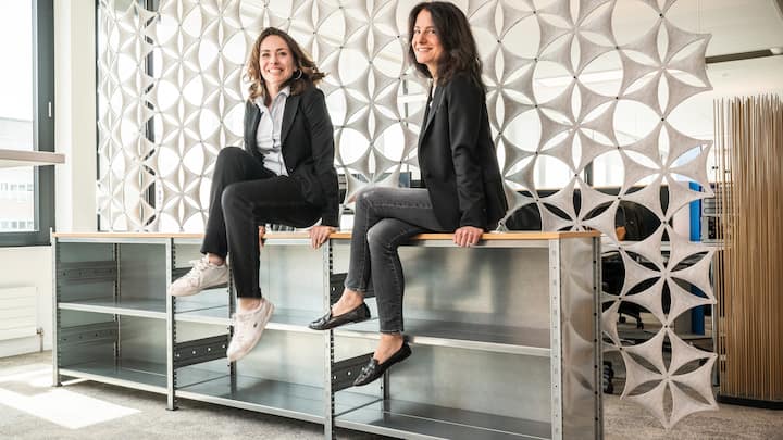 ZUERICH, 12.04.22 - Luba Schoenig und Tonia Zimmermann, Gruenderinnen von UMushroom, fotografiert in ihren Bueroaeumlichkeiten in Zuerich. PHOTO BY PASCAL MORA 