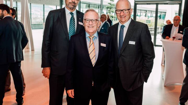 Gerhard Schürmann (Emil Frey AG), Prof. em. Dr. Peter Gomez (Universität St. Gallen) und Etienne Jornod (Vifor Pharma AG)