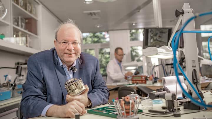Uhrenhändler René Beyer und die Familie Bolzli von Aerowatch sind seit Jahren freundschaftlich verbunden.