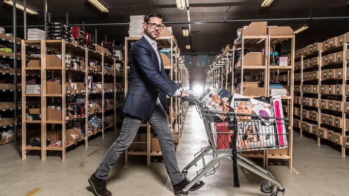 10.02.2016; Glattbrugg; Wirtschaft - Portrait Lukas Speiser; Lukas Speiser, Chef des Online Erotikversandhauses  Amorana.ch.  Â© Valeriano Di Domenico
