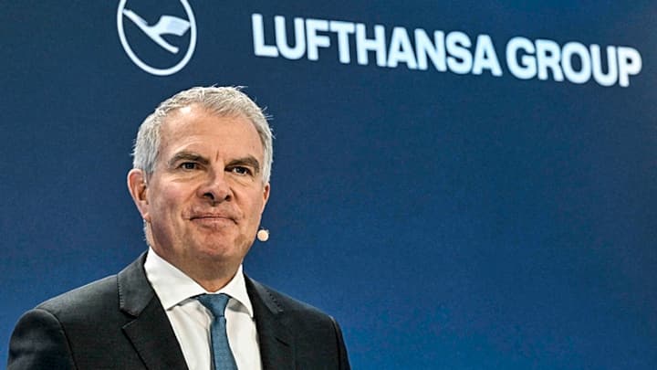 Lufthansa-Boss Carsten Spohr hat einen Vertrag bis 2028. Er sitzt fest im Sattel.