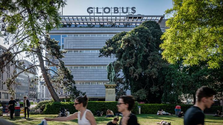 Warenhaus Globus und Pestalozzi-Anlage an der Bahnhofstrasse in Zuerich, aufgenommen am 8. Mai 2018. (KEYSTONE/Alex Buschor)
