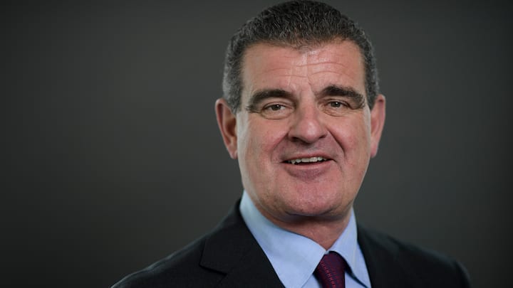 Peter Spuhler, bisheriger CEO Stadler Rail Group, aufgenommen am Mittwoch, 20. September 2017, am Hauptsitz in Bussnang. Wie das Unternehmen mitteilt, uebergibt Peter Spuhler die Funktion des Group CEO per 1. Januar 2018 an Thomas Ahlburg und konzentriert sich auf das Amt des Verwaltungsratspraesidenten. (KEYSTONE/Gian Ehrenzeller)