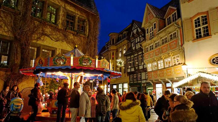 Weihnachtsmarkt in der Altstadt von Quedlinburg.