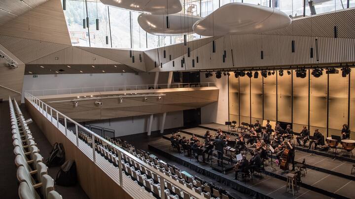 Im Konzertsaal des Hotels Radisson Blu in Andermatt wird die Akustik optimiert.Fotografiert am 7. Juni 2019 in AndermattNadia Schrli / Luzernerzeitung 