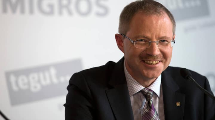 Joerg Blunschi, Geschaeftsleiter der Genossenschaft Migros Zuerich, bei der Medienkonferenz der Genossenschaft Migros Zuerich, wo die Uebernahme des Handelsgeschaefts der tegut kommuniziert wurde, am Donnerstag, 11. Oktober 2012, im Renaissance Hotel in Zuerich. (KEYSTONE/Patrick B. Kraemer)