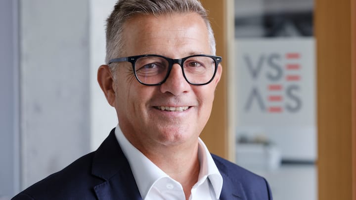 Michael Frank, Direktor Verband Schweizer Elektrizitätsunternehmen VSE, posiert für ein Portrait.