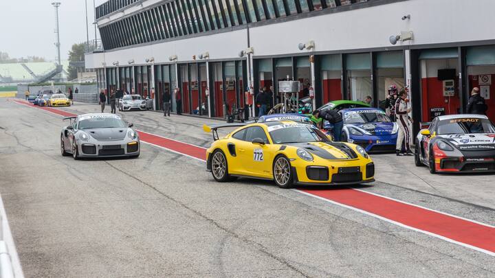 Die «echten» Racecars und der Alleskönner Porsche 911 GT2 RS unterscheiden sich auf den ersten Blick kaum.