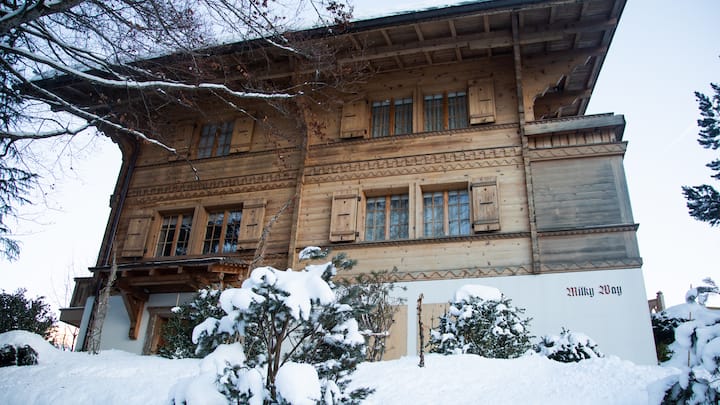 Gut erkennbar am Chaletnamen «Milky Way». Hier residiert Roman Polanski in Gstaad