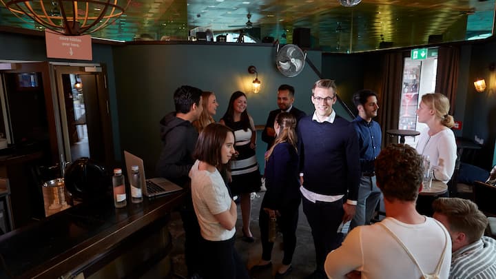 Zürich 19.8.2019 - Andri Silberschmidt, Praesident der Jungfreisinnigen Schweiz und Vorstandsmitglied der FDP Schweiz in der Lima Bar. © Annette Boutellier