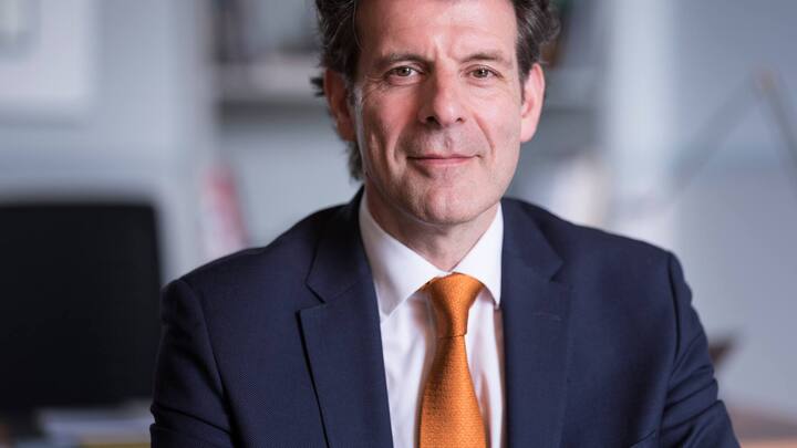 Portrait of Roberto Balzaretti, State Secretary and Director of the Directorate for European Affairs (DEA), taken at his office in the east wing of the Swiss federal parliament building in Bern, Switzerland, on April 28, 2018. (KEYSTONE/Christian Beutler)Roberto Balzaretti, Staatssekretaer und Direktor der Direktion fuer europaeische Angelegenheiten (DEA), portraitiert in seinem Buero am 26. April 2018 im Bundeshaus Ost in Bern. (KEYSTONE/Christian Beutler)