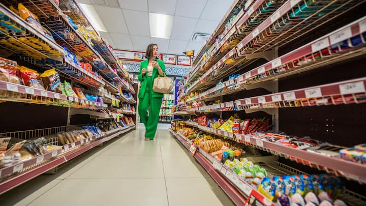 Kundin in einem Oxxo-Laden