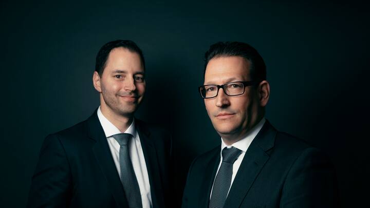 Zuger Kantonalbank Kundenbetreuer Samuel Eicher (l.) und Chefanleger Alex Müller