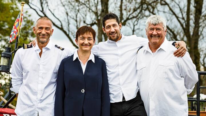 Pilot Philippe Bouchiba, Captain Laurence Millot, Direktor Marco Dueggelin und Manager Kevin Gosnell (v.l.).