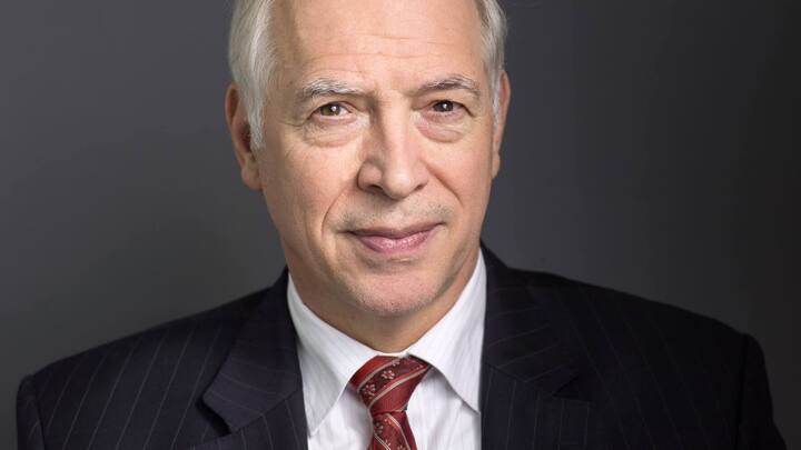 Portrait of Jacques de Watteville, State Secretary in the Federal Department of Finance (DFF), pictured on September 5, 2014. (KEYSTONE/Gaetan Bally) Portrait von Jacques de Watteville, Staatssekretaer im Eidgenoessischen Finanzdepartement EFD, aufgenommen in Bern am 5. September 2014. (KEYSTONE/Gaetan Bally)