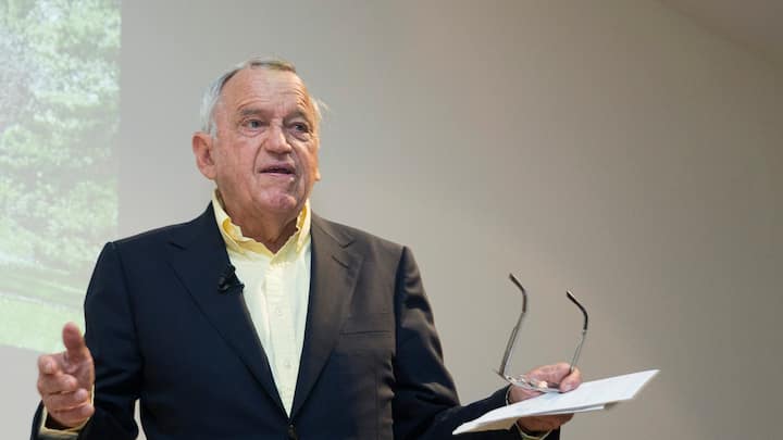 Hansjoerg Wyss, Praesident der Beyeler Stiftung, fotografiert am Donnerstag, 4. Mai 2017 anlaesslich der Projektpraesentation des geplanten Neubaus von Atelier Peter Zumthor in der Fondation Beyeler in Riehen bei Basel. (KEYSTONE/Patrick Straub)