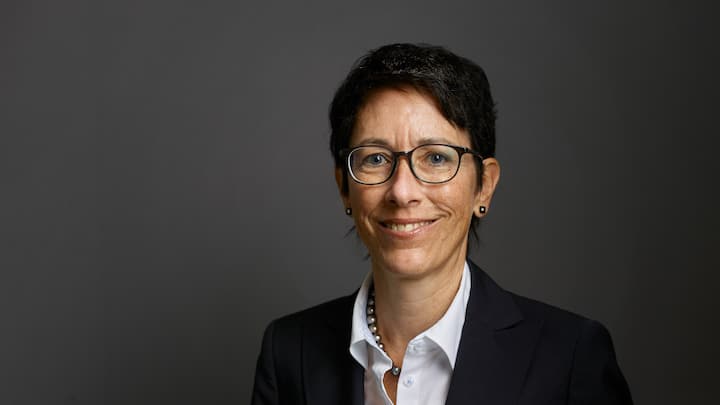Portrait of Sandra Lienhart, CEO of Bank Cler, taken at the bank's headquarters in Basel, Switzerland, on August 8, 2017. (KEYSTONE/Christian Beutler)Sandra Lienhart, CEO der Bank Cler, portraitiert am 8. August 2017 am Haupsitz der Bank in Basel. (KEYSTONE/Christian Beutler)