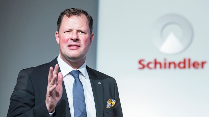 Thomas Oetterli, CEO, spricht waehrend der Jahresbilanzmedienkonferenz von Schindler am Mittwoch, 15. Februar 2017, in Luzern. (KEYSTONE/Alexandra Wey)