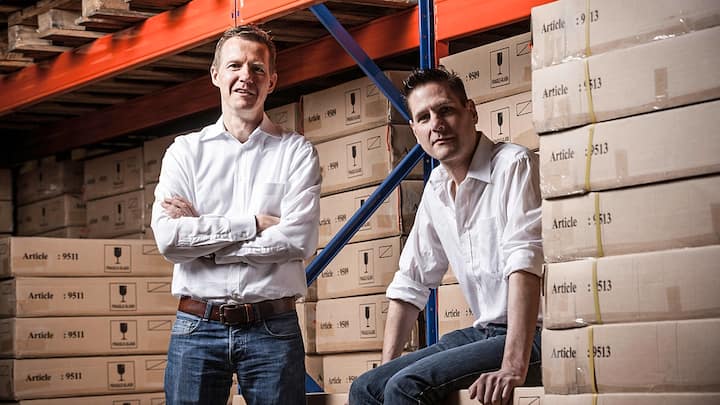 Beliani Gruender Stephan Widmer und Michael Widmer im Lager des Online Moebelhandels in Niederbipp. Â© BILDHAUS *** Abdruck Honorapflichtig ***