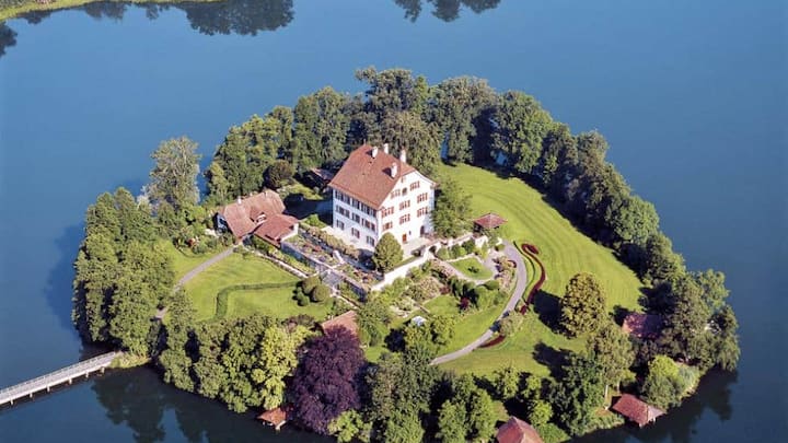 schweizer-insel-schloss_mauensee_schweiz001.jpg