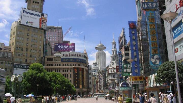 shanghai_nanjing_road_wikimedia.jpg