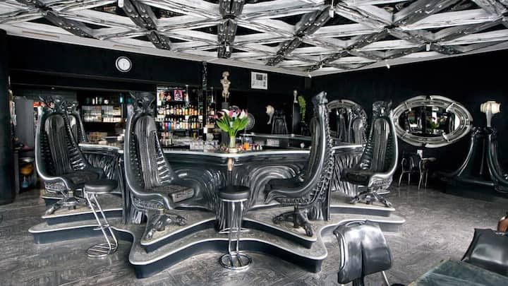 giger_bar.jpg
