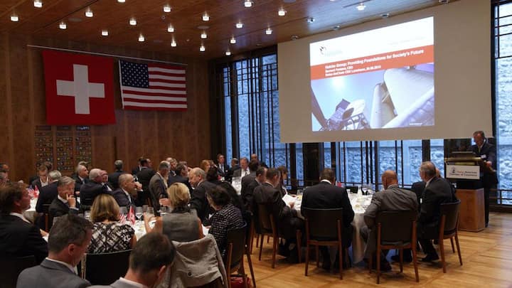amcham_networking_fontana_zpi_2013-08-20_x9b1182.jpg
