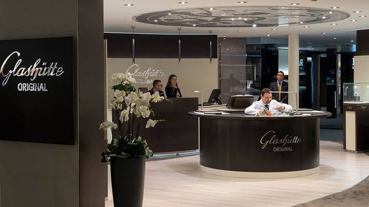 glashuette-stand-baselworld-2017.jpg