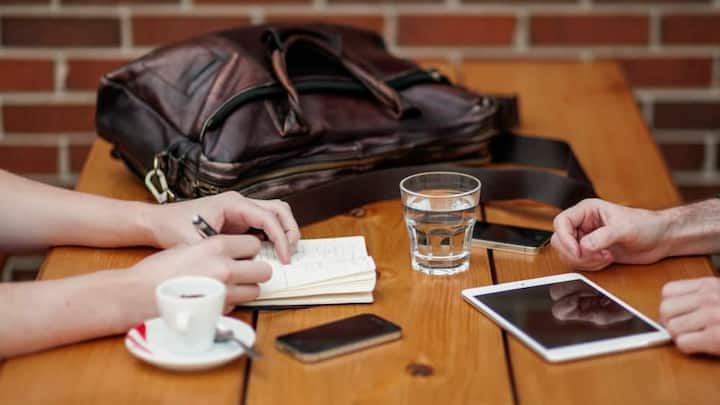 cafe-smartphone.jpg