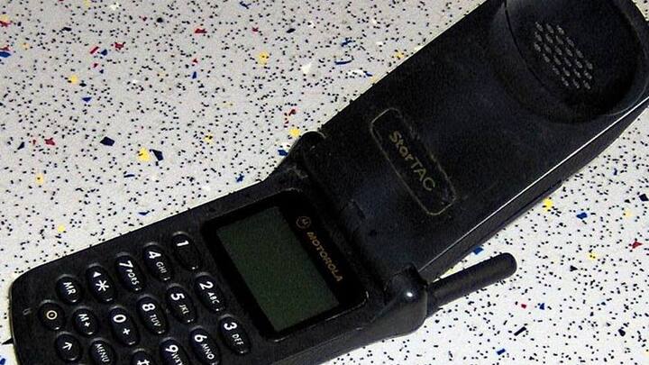 motorola-startac-startrek-gadgets.jpg