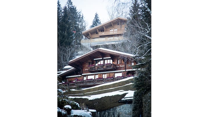 Zwei Stockwerke oberirdisch, darunter so viele man sich leisten kann. Das obere Chalet bewohnt Friedrich Christian «Mick» Flick.