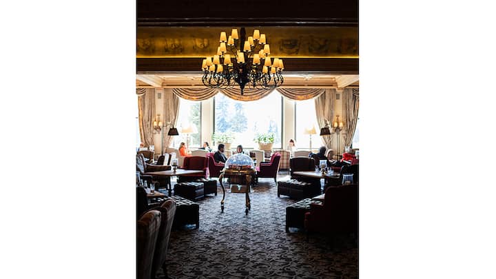 Die Lobby-Bar im «Palace» ist Austragungsort zahlreicher Spontanfeiern.