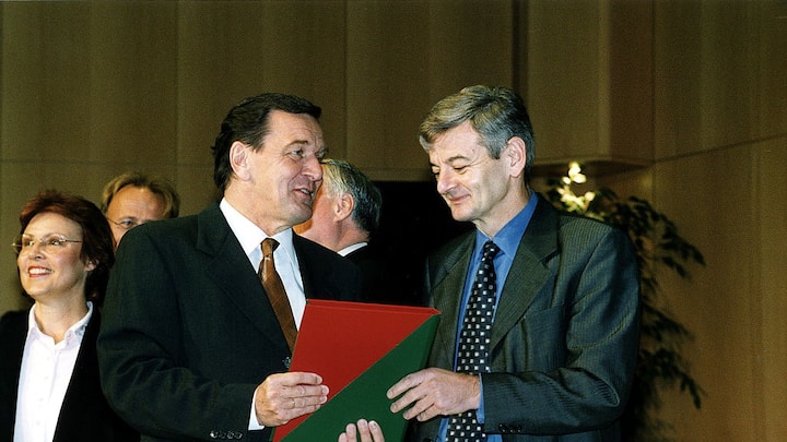 1998: Gerhard Schröder (l.) und Joschka Fischer