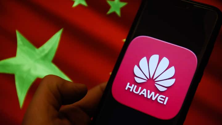 KRAKOW, POLAND - 2018/12/18: Huawei logo and China flag is seen on an android mobile phone. (Photo by Omar Marques/SOPA Images/LightRocket via Getty Images)