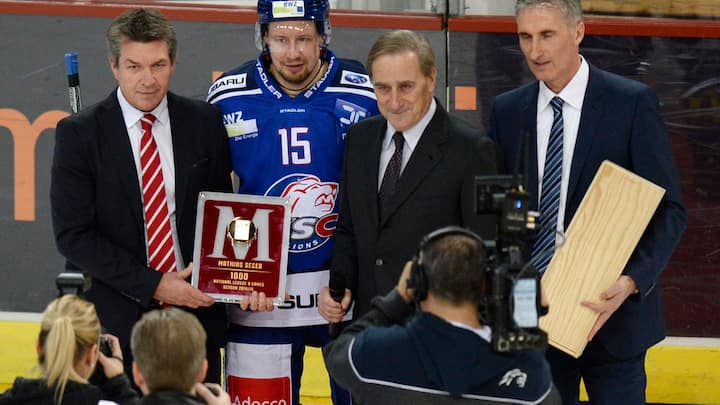 Mathias Seger (2.v.l.)