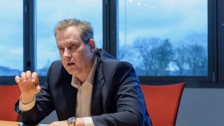 Dieter Schlosser, CEO von SoftwareONE, fotografiert im Rahmen eines Interviews in den Büroräumen in Wallisellen.