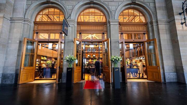 Grosse SprÃ¼ngli-WiedererÃ¶ffnung am ZÃ¼rcher Hauptbahnhof mit Milan Prenosil, PrÃ¤sident des Verwaltungsrats, Corinna Stoll, Filialleitung, Christoph Hollenweger, Leiter Vertrieb, Tomas Prenosil, CEO, Stefanie Winkler, Stv. Filialleitung am 03. November 2023 Â© 20 Minuten / Marco ZanggerÂ  +41 44 248 65 82 sonja.mulitze@20minuten.ch 20minuten.ch 20 Minuten, TX Group AG, Werdstrasse 21, Postfach, 8021 ZÃ¼rich