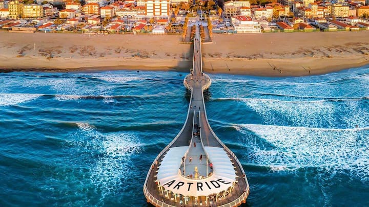 Luftaufnahme Artride, Wheels and Waves