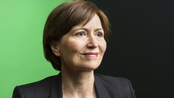 Regula Rytz, party president of the Green Party of Switzerland and the Green Party's national councillor, poses for a photograph against a background in the dominant colour of the party in Bern, Switzerland, on July 1, 2019. (KEYSTONE/Gaetan Bally)Regula Rytz, Parteipraesidentin der Gruenen Partei der Schweiz und Gruene-Nationalraetin, portraitiert vor einem Hintergrund in der dominierenden Parteifarbe der Gruenen am 1. Juli 2019 in Bern. (KEYSTONE/Gaetan Bally)