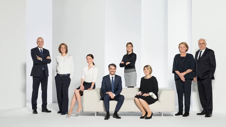 2. und 3. Generation der Familie Liebherr: Jan Liebherr, Stefanie Wohlfarth, Sophie Albrecht, Philipp Liebherr, Patricia Ruf, Johanna Platt, Isolde Liebherr, Willi Liebherr