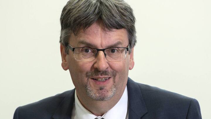 Peter Fueglistaler, Direktor Bundesamt fuer Verkehr, spricht ueber das neue Aufsichtskonzept zu den Subventionen im oeffentlichen Verkehr, am Montag, 6. Mai 2019, in Ittigen. (KEYSTONE/Peter Schneider)