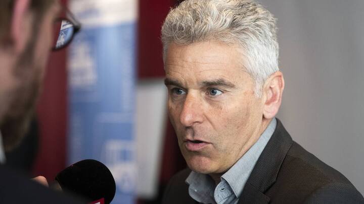 Ueli Stueckelberger, Direktor Verband oeffentlicher Verkehr VoeV, gibt ein Interview, nach einer Medienkonferenz ueber den Bahnausbauschritt 2035, am 27. Februar 2019 in Bern. (KEYSTONE/Peter Klaunzer)