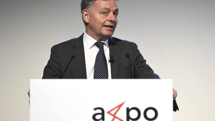 Thomas Sieber, VR - Praesident Axpo an der Bilanzmedienkonferenz in Zuerich am Mittwoch, 21. Dezember 2016. Der Energiekonzern Axpo schreibt das schlechteste Ergebnis seiner Unternehmensgeschichte. Axpo hat im abgelaufenen Geschaeftsjahr 2015/2016 einen Verlust von 1,25 Milliarden Franken geschrieben. Hauptgrund dafuer sind weitere Wertberichtigungen und Rückstellungen in der Hoehe von 1,6 Milliarden Franken. (KEYSTONE/Walter Bieri)
