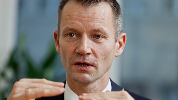 Daniel Kalt, UBS chief economist Switzerland, responsible for UBS Switzerland's research publications for private and corporate clients, pictured on January 5, 2012, in Zurich. Kalt regularly holds presentations on a wide spectrum of topics at UBS client events and seminars, and appears on Swiss TV, radio stations and in print media. (KEYSTONE/Martin Ruetschi)