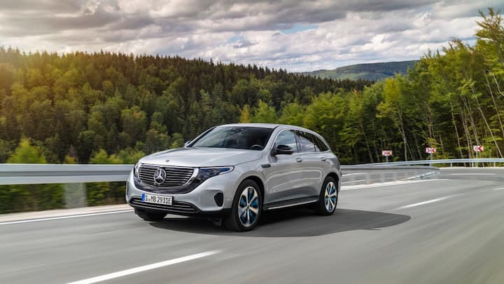 Der neue Mercedes-Benz EQC - der brauch kombiniert: 22,2 kWh/100 km; CO2 Emissionen kombiniert: 0 g/km, Angaben vorlaeufig) Weiterer Text ueber ots und www.presseportal.ch/de/nr/100001544 (PPR/obs/Mercedes-Benz Schweiz AG/Daimler AG - Global Communicatio)
